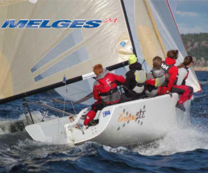 Melges 24 regatta båt med mannskap